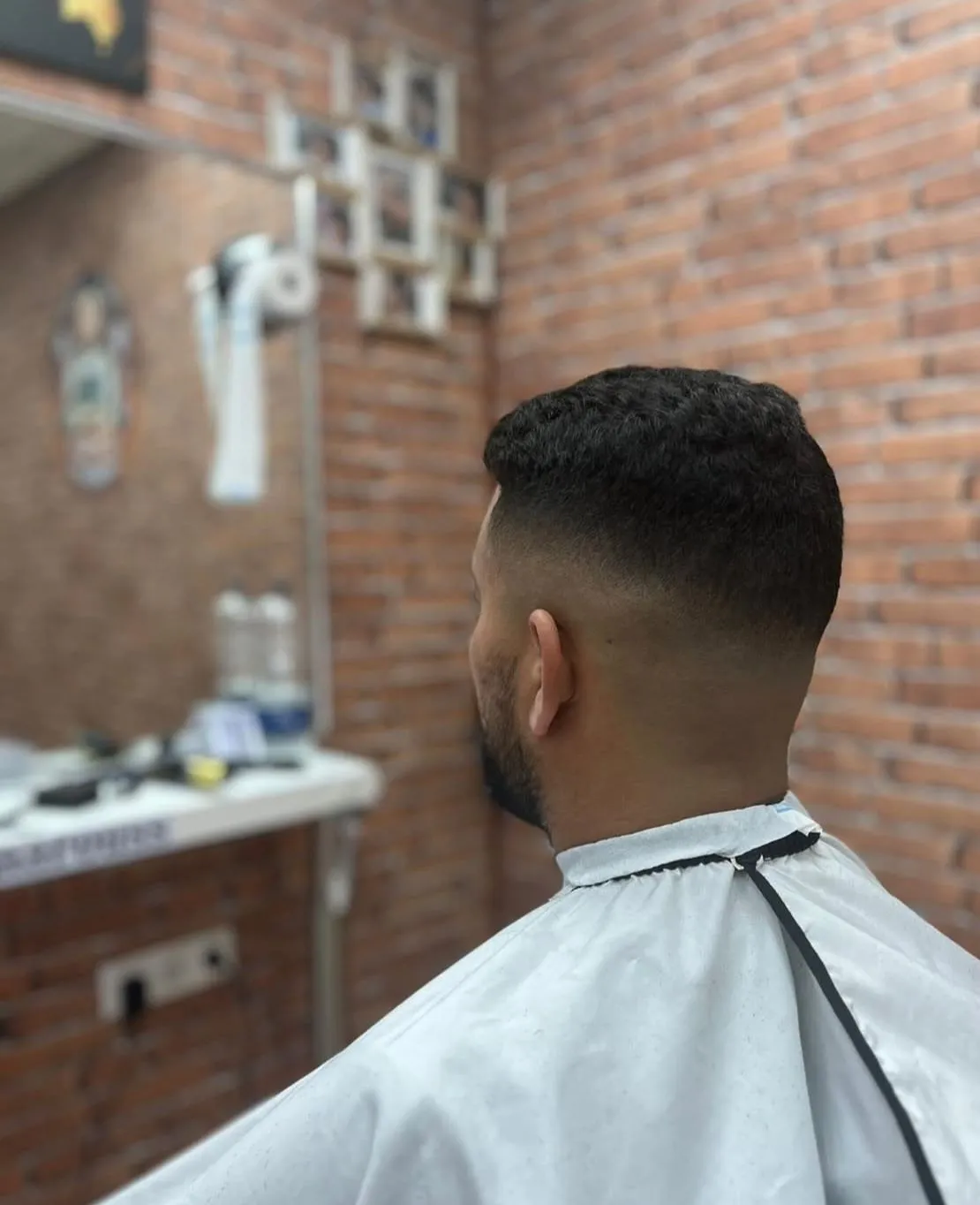 Cortes de pelo y barba profesionales realizados en Peluquería Anwar Tarragona - Servicios de barbería y peluquería
