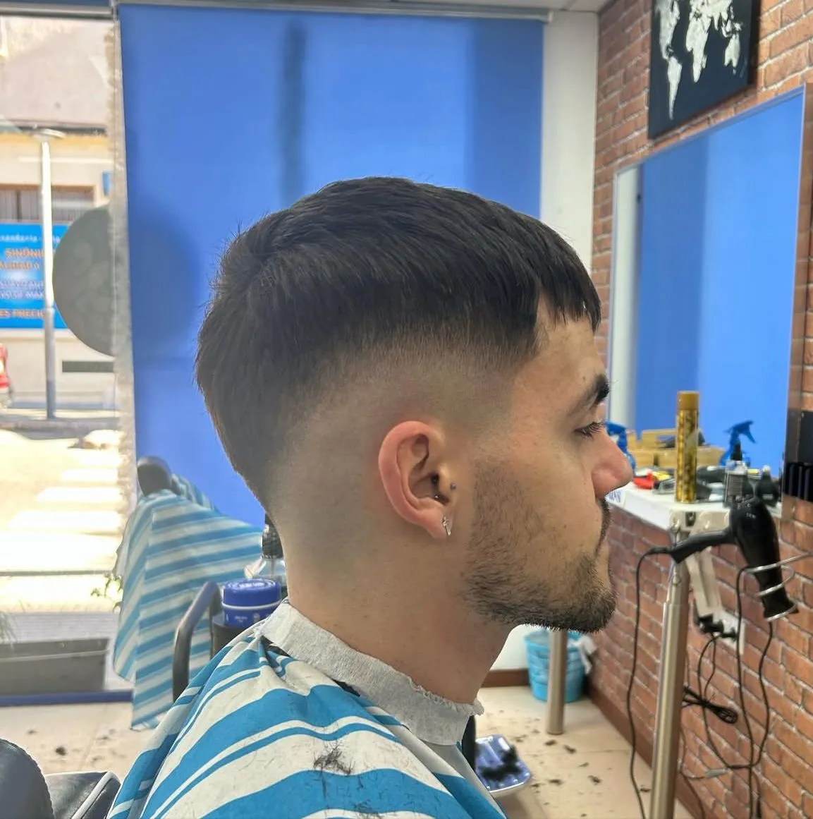 Corte de pelo profesional para hombre en Peluquería Anwar